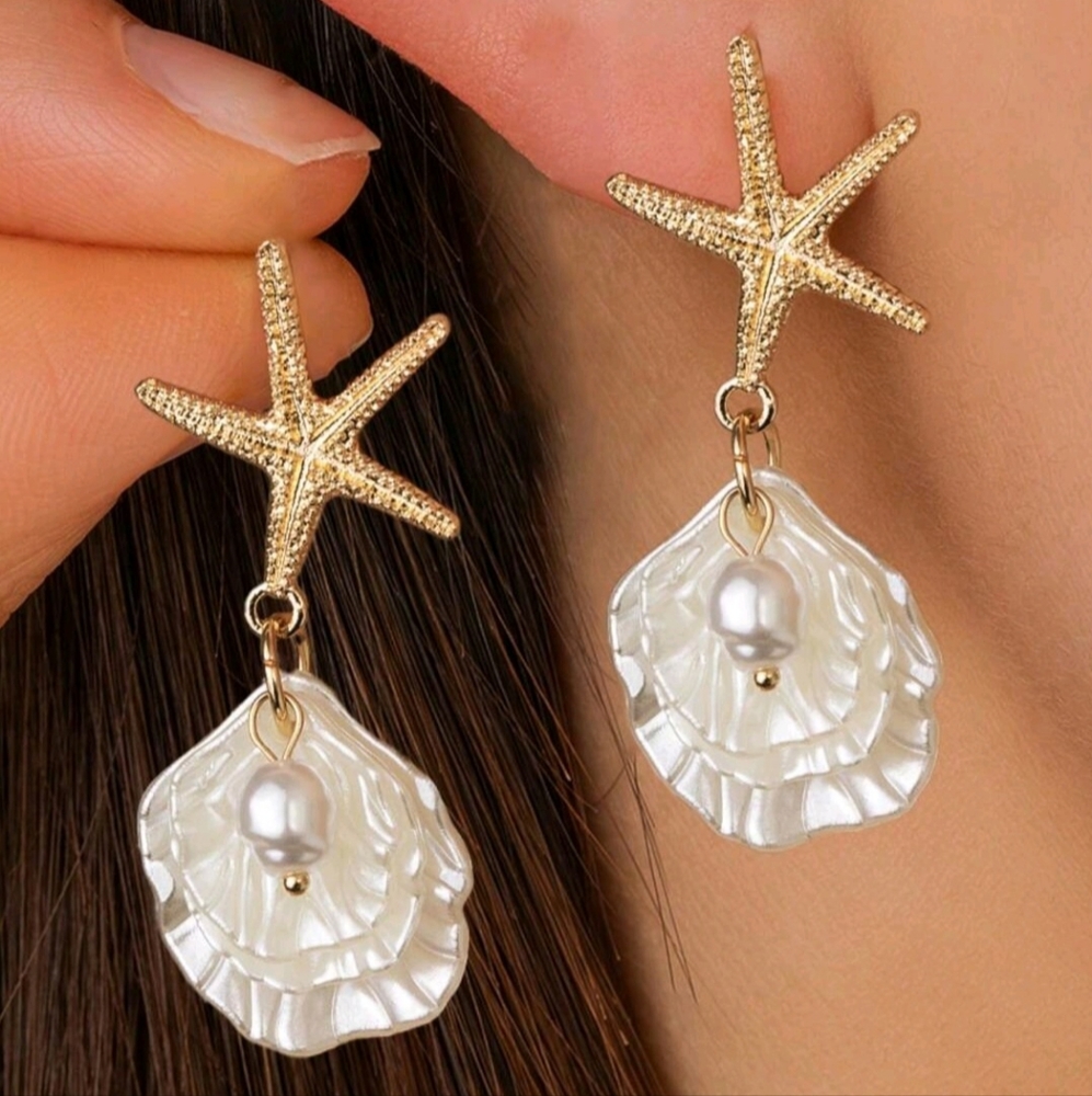 Gold Starfish and Pearl Shell Faux Fashion Earrings